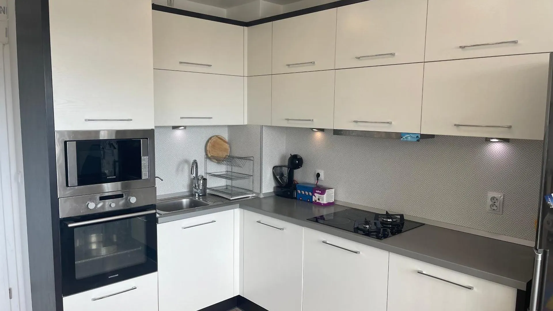 Briz Apartment; 2 Bdr; 6 Guests; Private Parking Varna Apartment