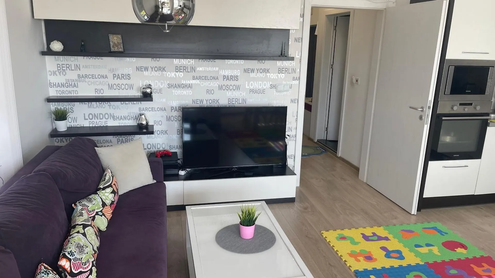 Briz Apartment; 2 Bdr; 6 Guests; Private Parking Varna Bulgaria